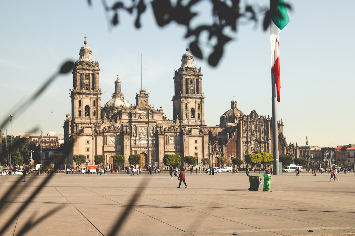 Chicago to Mexico City for Cheap: Outsmart the MEX Fare Swings (ORD + MDW Strategy)